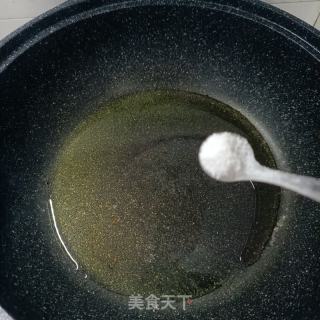 鸡翅炒碳烤笋尖的做法步调：7