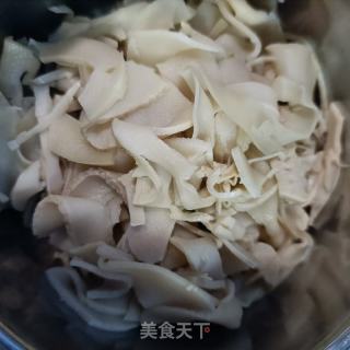 鸡翅炒碳烤笋尖的做法步调：2