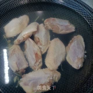 鸡翅炒碳烤笋尖的做法步调：3