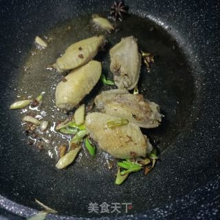 鸡翅炒碳烤笋尖的做法步调：9