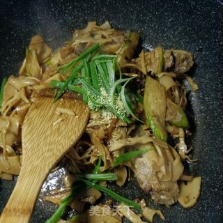 鸡翅炒碳烤笋尖的做法步调：13
