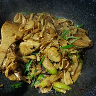 鸡翅炒碳烤笋尖的做法步调：14