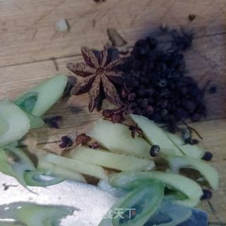 鸡翅炒碳烤笋尖的做法步调：6