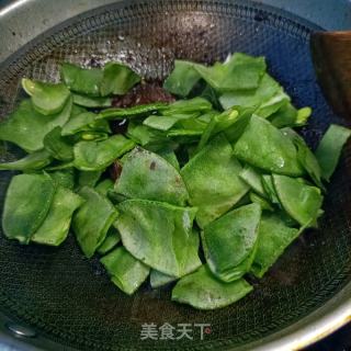 卤肉焖藊豆的做法步调：3