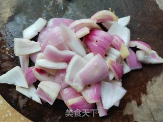 洋葱喷鼻菇炒花菜的做法步调：5