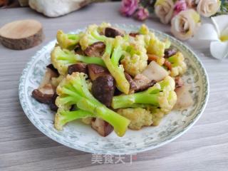 洋葱喷鼻菇炒花菜的做法步调：10