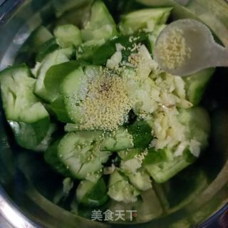 卤肉拍黄瓜的做法步调：5