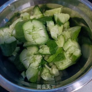 卤肉拍黄瓜的做法步调：2