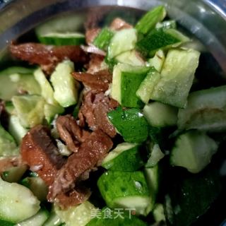 卤肉拍黄瓜的做法步调：11