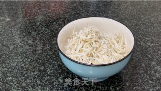 银鱼煎蛋的做法步调：3
