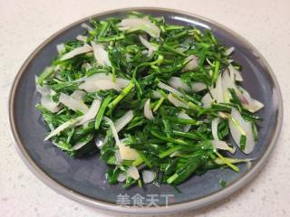 洋葱炒韭菜的做法步调：4