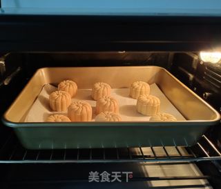 豆沙月饼的做法步调：7