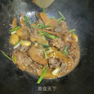 仔姜焖鸭的做法步调：9