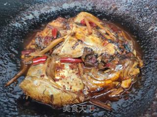 白烧鱼头的做法步调：7
