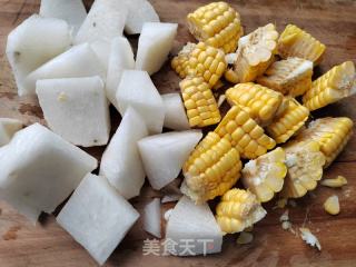 玉米萝卜炖老鸭的做法步调：4