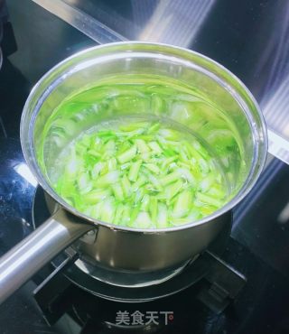 鸡胸肉炒芹菜的做法步调：6