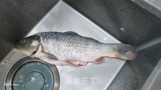 烧鲤鱼的做法步调：1