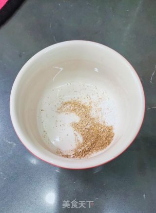 椒盐芝麻小饼的做法步调：3