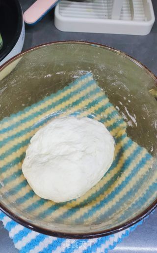 椒盐芝麻小饼的做法步调：2