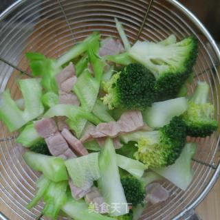 水腿鸡蛋炒西兰花的做法步调：7
