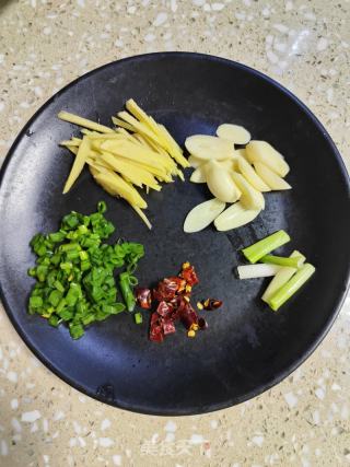 五花肉酸菜炖粉条的做法步调：5