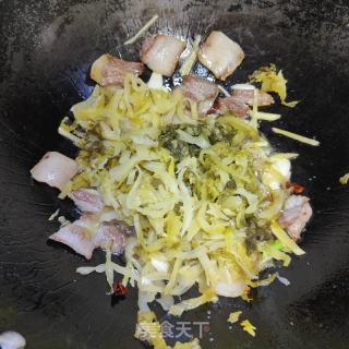 五花肉酸菜炖粉条的做法步调：8