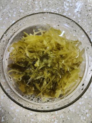 五花肉酸菜炖粉条的做法步调：3