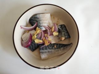 喷鼻煎青花鱼的做法步调：5