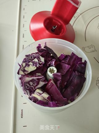 紫苦蓝鸡胸肉火饺的做法步调：2