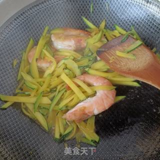 老北瓜炒利剑虾的做法步调：10