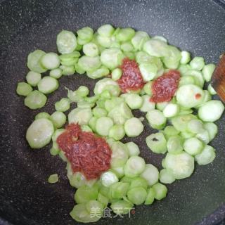 虾酱炒丝瓜的做法步调：9