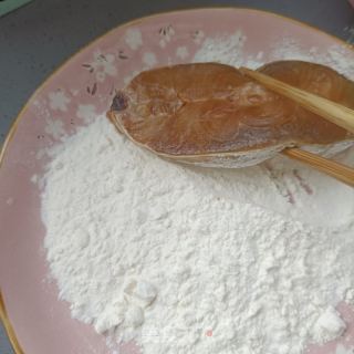 喷鼻煎梭鱼的做法步调：8