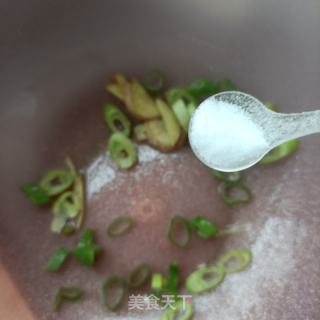 喷鼻煎梭鱼的做法步调：3