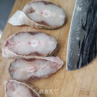喷鼻煎梭鱼的做法步调：1