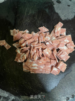 培根滑蛋的做法步调：1
