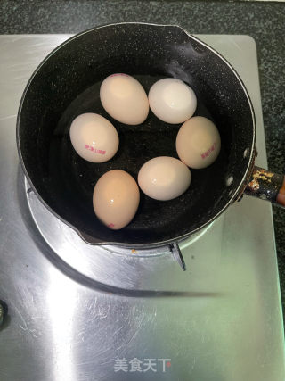 皋比鸡蛋白烧肉的做法步调：1