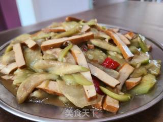 丝瓜炒五喷鼻豆腐干的做法步调：7