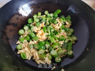 青椒春葵炒蛋的做法步调：5