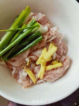 绿芽菜蒸滑肉片的做法步调：4
