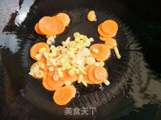 黄瓜炒心蘑的做法步调：4