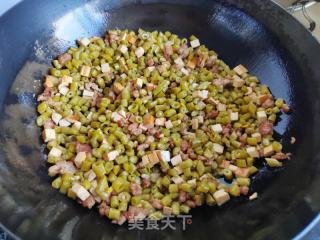 肉终炒酸豆角的做法步调：6
