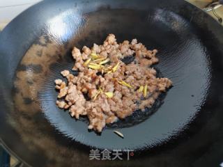 肉终炒酸豆角的做法步调：4