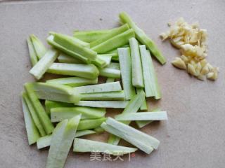 丝瓜烧仙人豆腐的做法步调：1