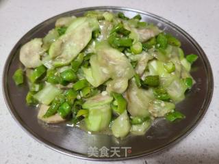 线椒炒丝瓜的做法步调：4