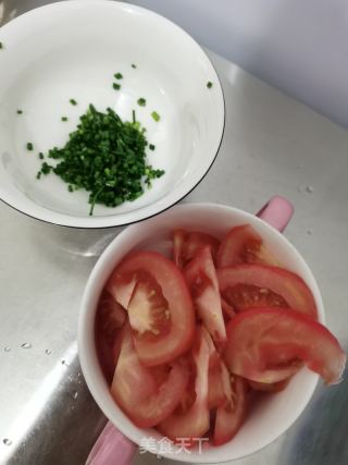 番茄鸡蛋肥肉里的做法步调：1