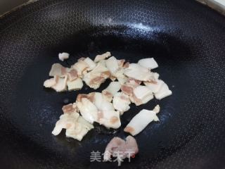 木耳炒辣椒的做法步调：1