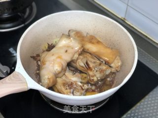 喷鼻辣孜然烤猪蹄的做法步调：2