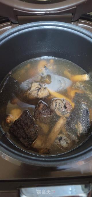 怀牛膝黑鸡汤的做法步调：7
