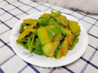 北瓜炒青椒的做法步调：5