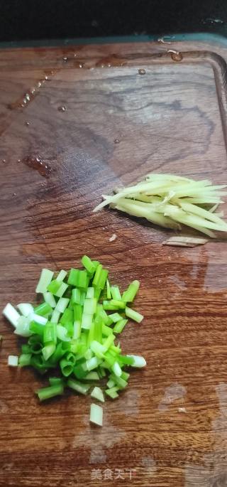 朱鱼丸利剑菜汤的做法步调：3